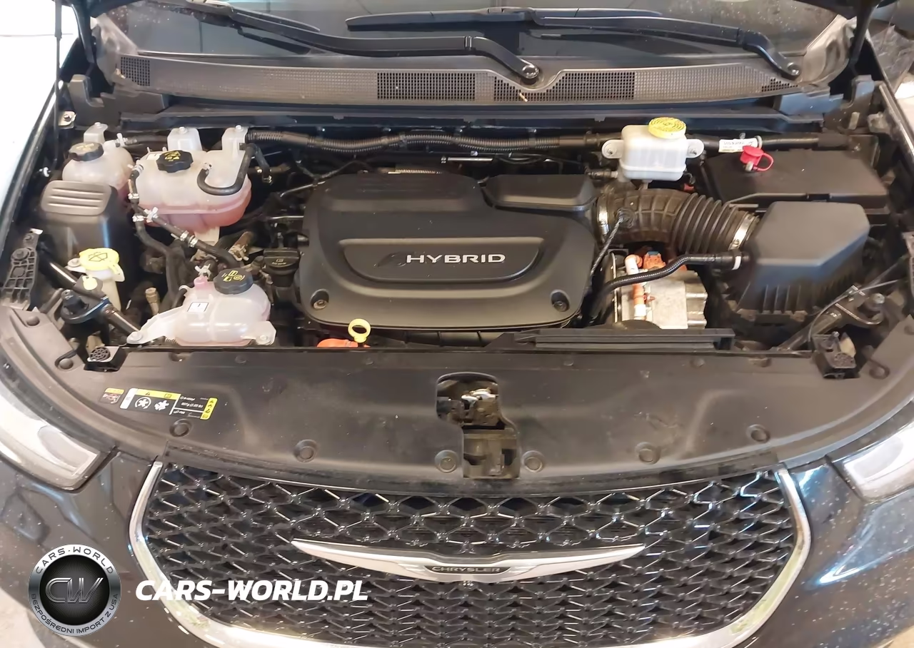 2023 Chrysler Pacifica Hybrid Touring L VIN:2C4RC1L72PR611807 - 10