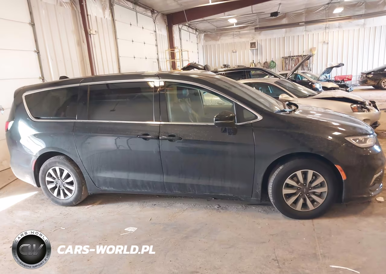 2023 Chrysler Pacifica Hybrid Touring L VIN:2C4RC1L72PR611807 - 13