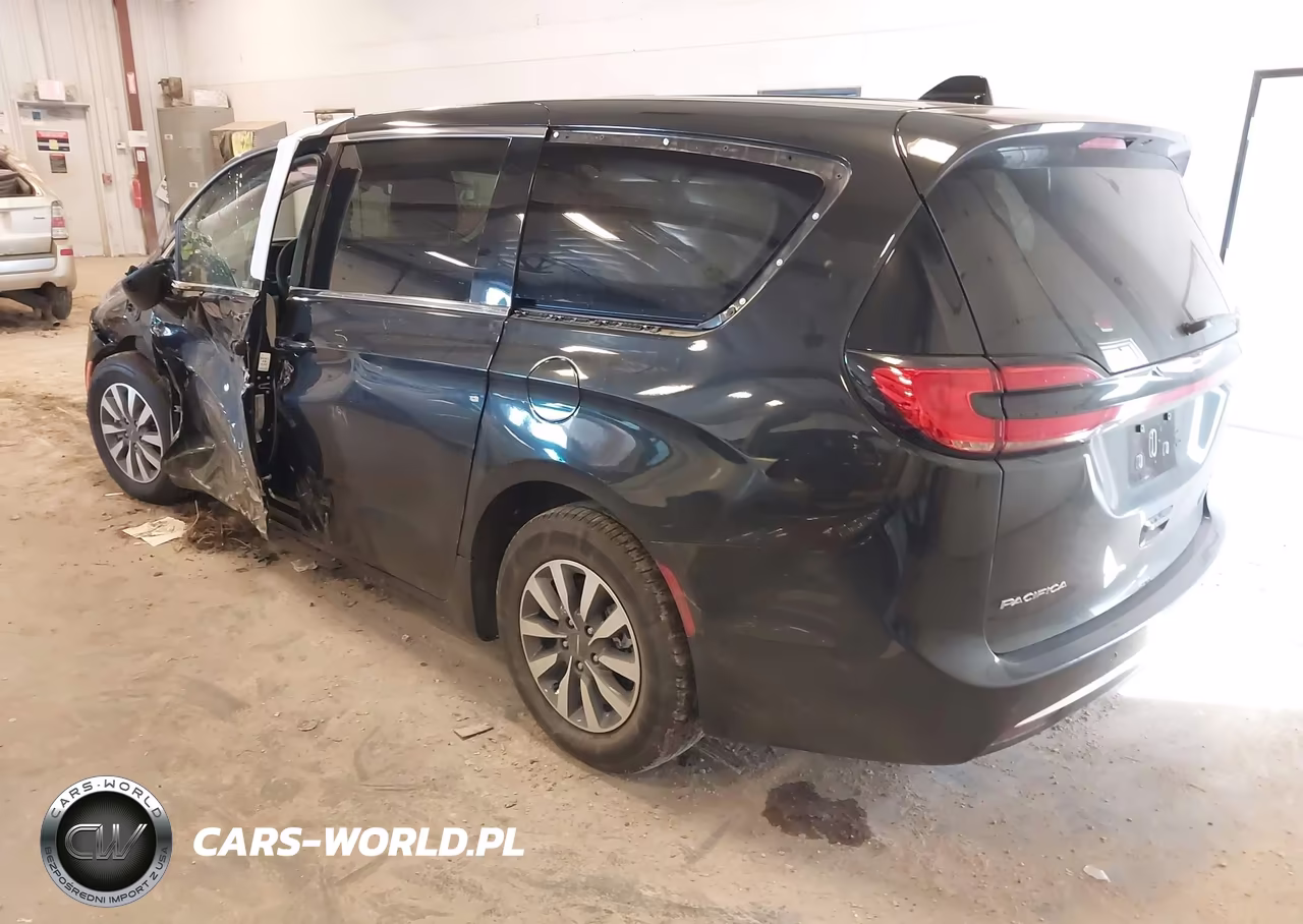 2023 Chrysler Pacifica Hybrid Touring L VIN:2C4RC1L72PR611807 - 3