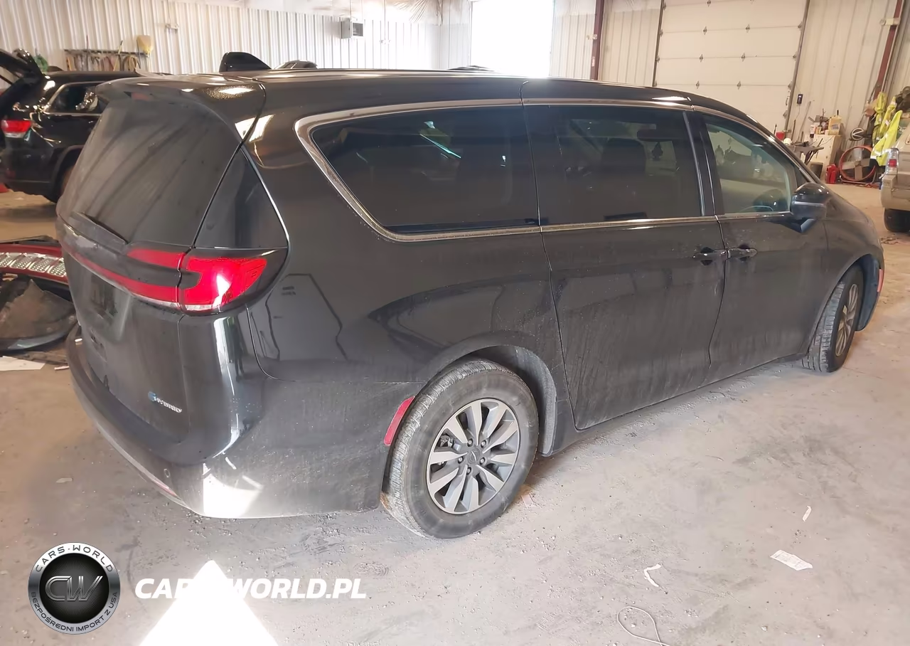 2023 Chrysler Pacifica Hybrid Touring L VIN:2C4RC1L72PR611807 - 4