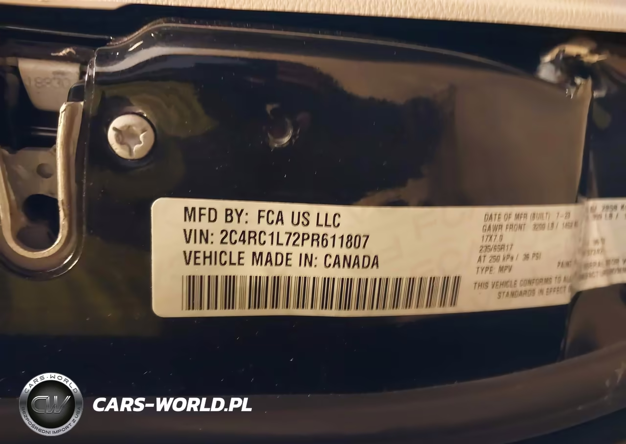 2023 Chrysler Pacifica Hybrid Touring L VIN:2C4RC1L72PR611807 - 9