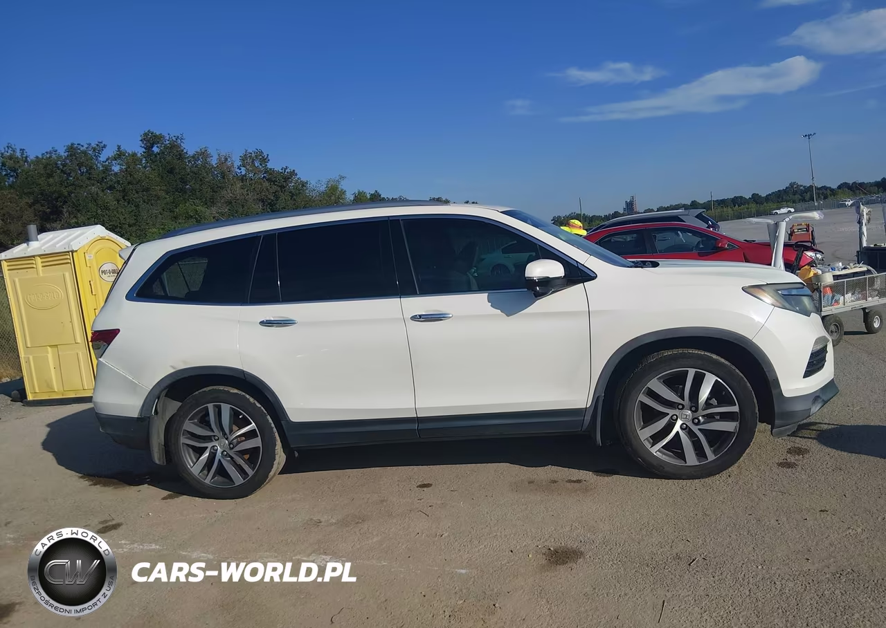 2017 Honda Pilot Touring VIN:5FNYF5H93HB046288 - 13