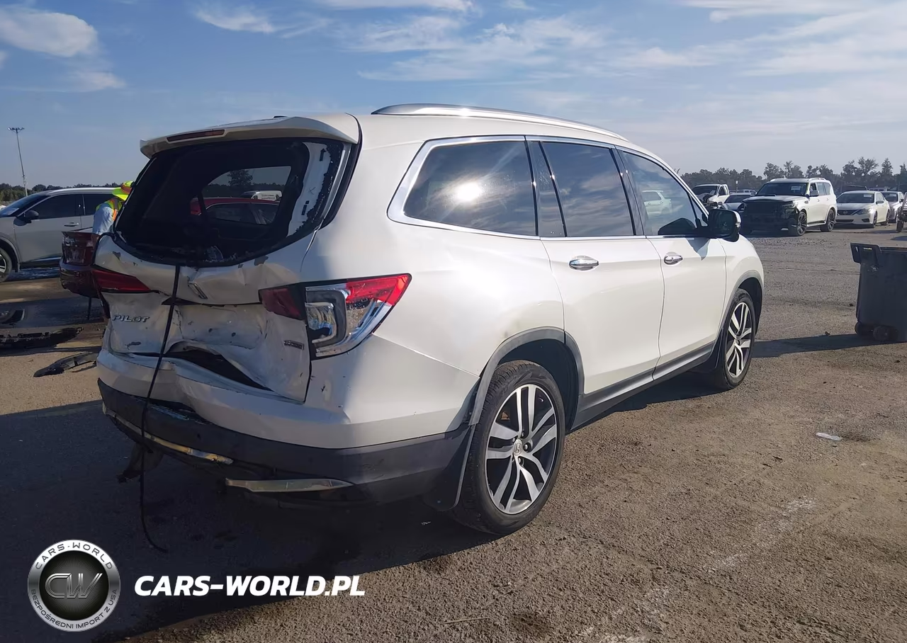 2017 Honda Pilot Touring VIN:5FNYF5H93HB046288 - 4