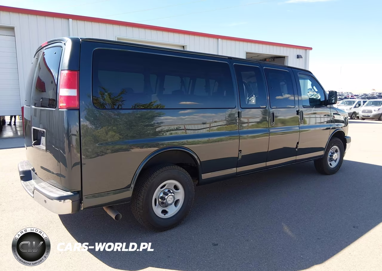 2017 Chevrolet Express 3500 Lt VIN:1GAZGPFG1H1268926 - 4