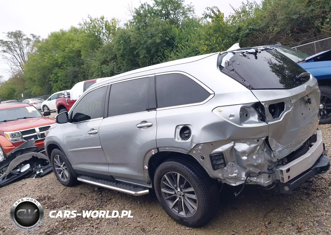 2019 Toyota Highlander Xle VIN:5TDJZRFH0KS563383 - 15