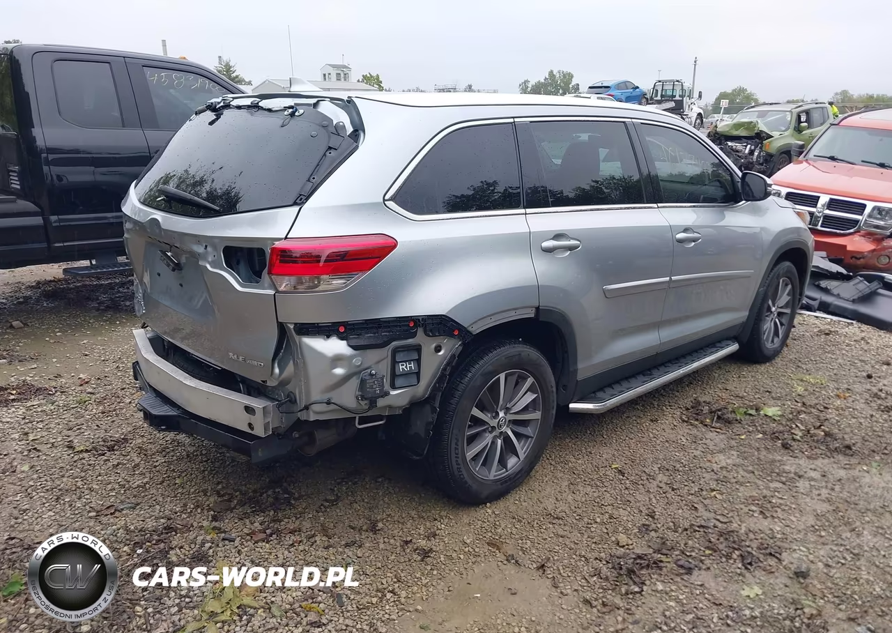 2019 Toyota Highlander Xle VIN:5TDJZRFH0KS563383 - 4