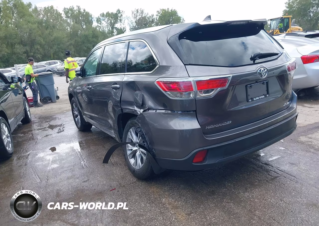 2015 Toyota Highlander Xle V6 VIN:5TDJKRFH7FS117452 - 3