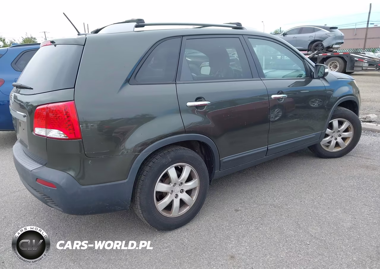 2012 Kia Sorento Lx VIN:5XYKT4A67CG195717 - 4