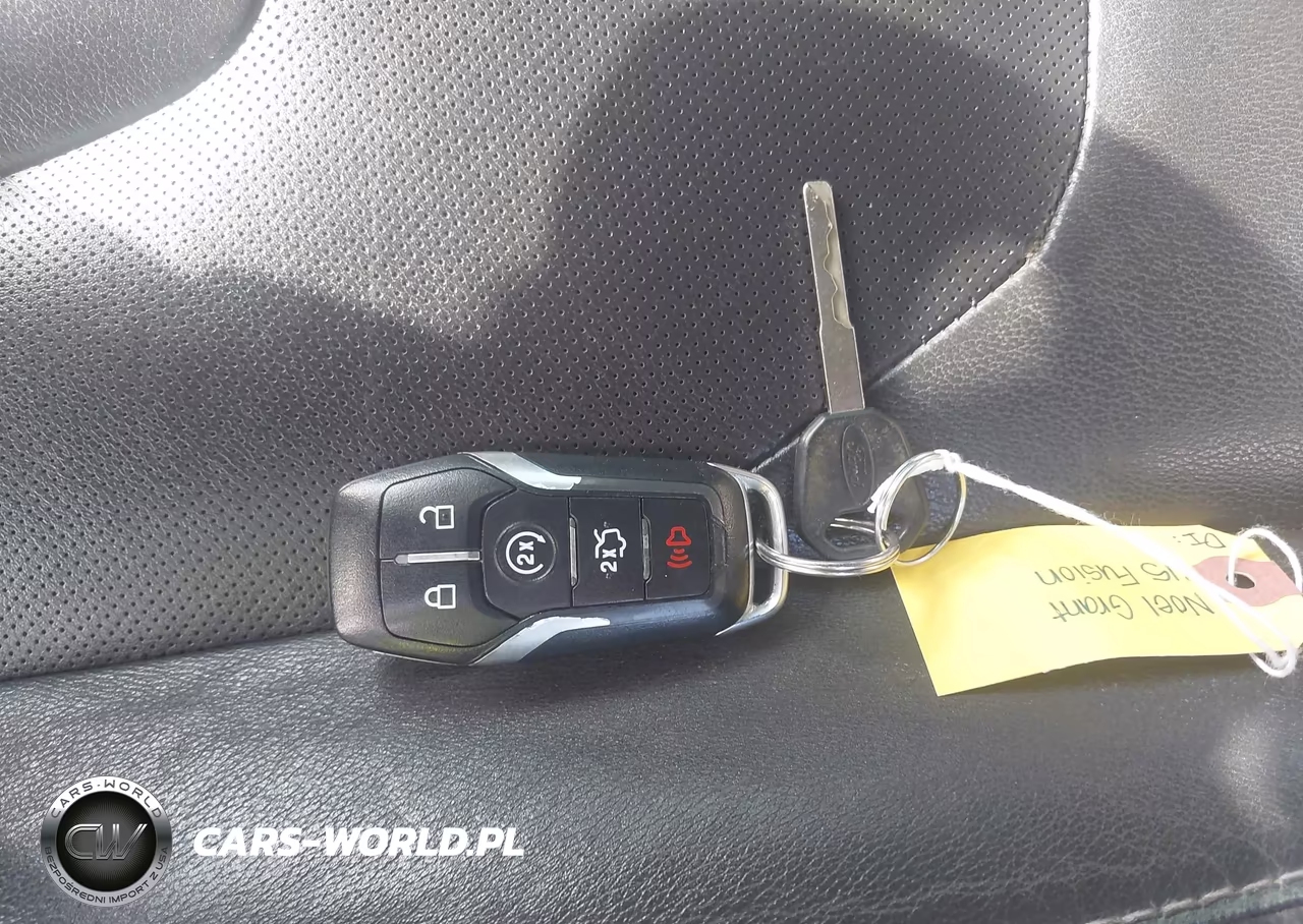 2015 Ford Fusion Titanium VIN:3FA6P0K92FR137859 - 11