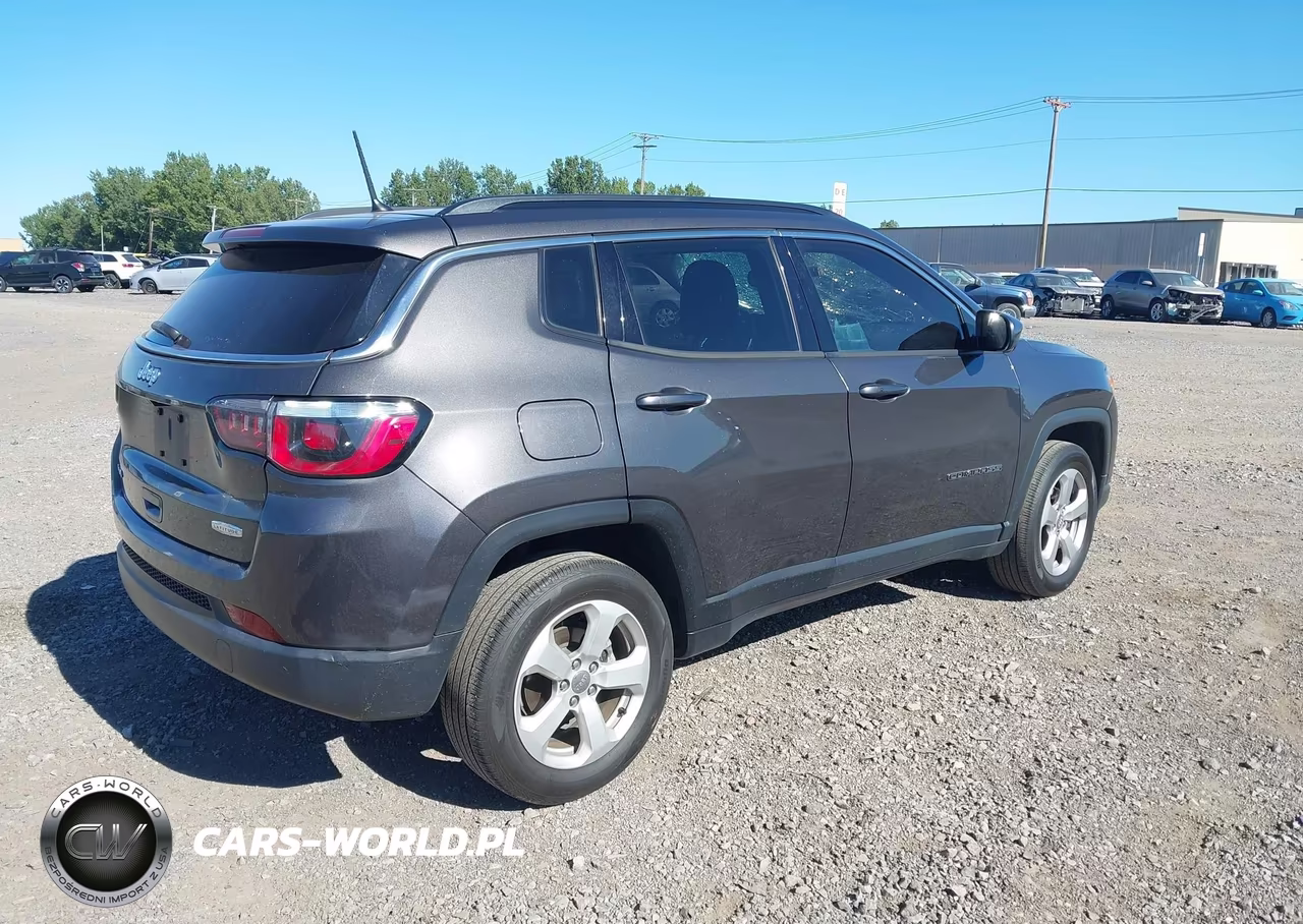 2018 Jeep Compass Latitude 4X4 VIN:3C4NJDBB0JT401285 - 4