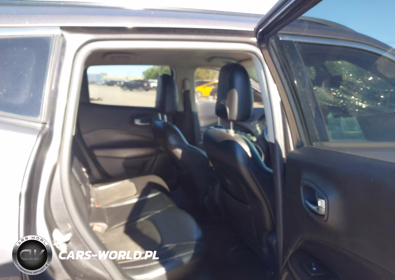 2018 Jeep Compass Latitude 4X4 VIN:3C4NJDBB0JT401285 - 8