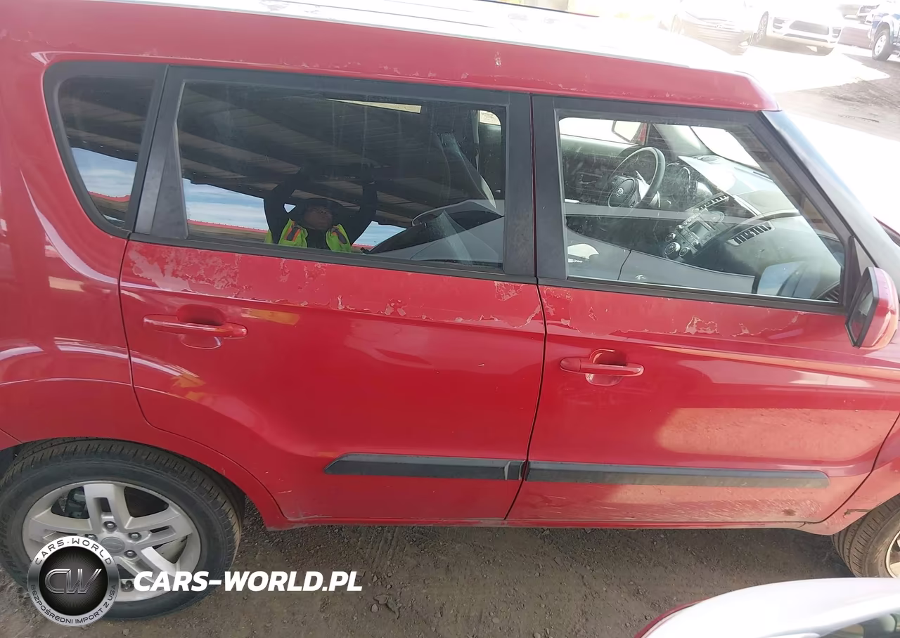 2011 Kia Soul + VIN:KNDJT2A26B7299530 - 13