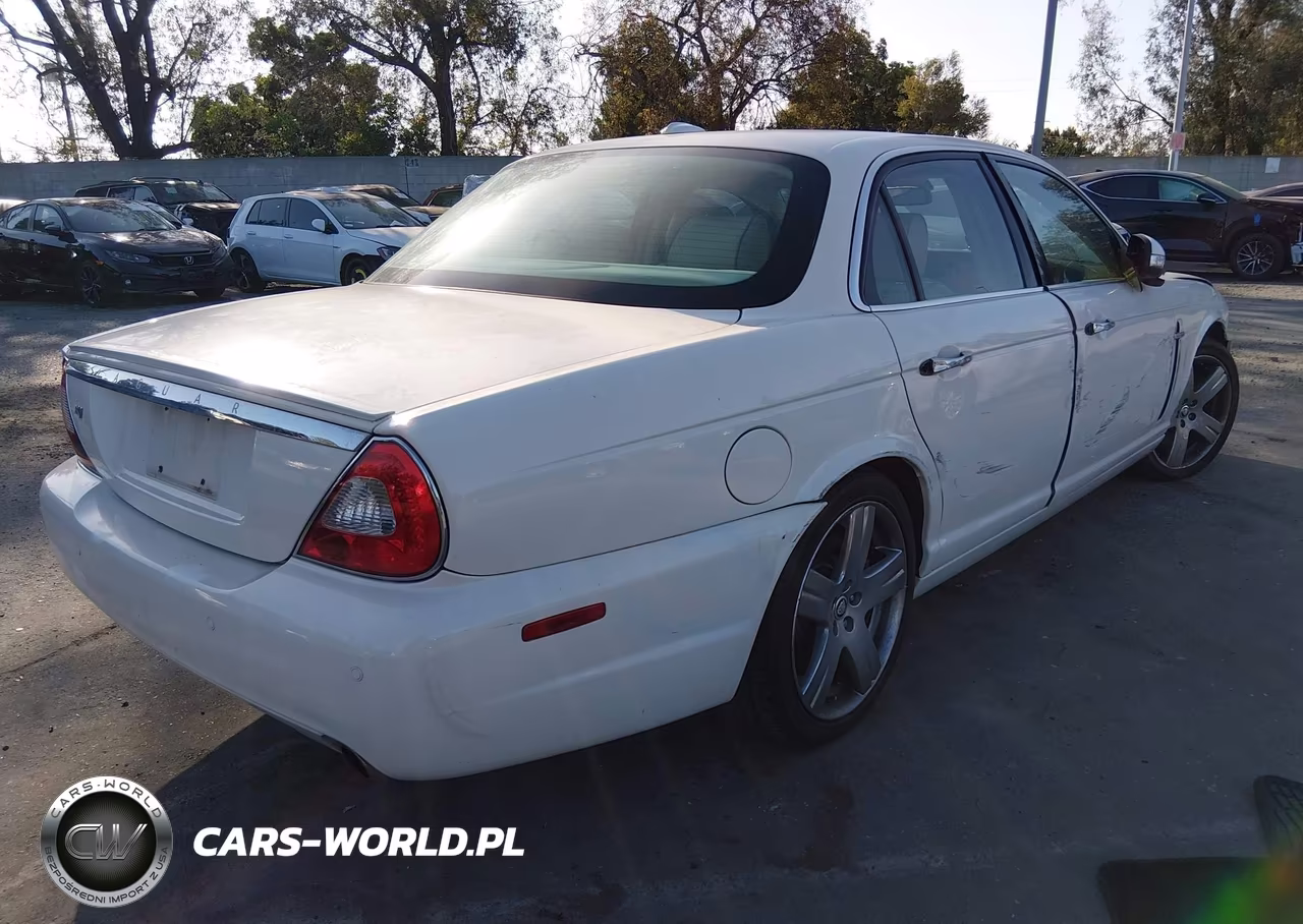 2008 Jaguar Xj Xj8 VIN:SAJWA71B88SH19873 - 4