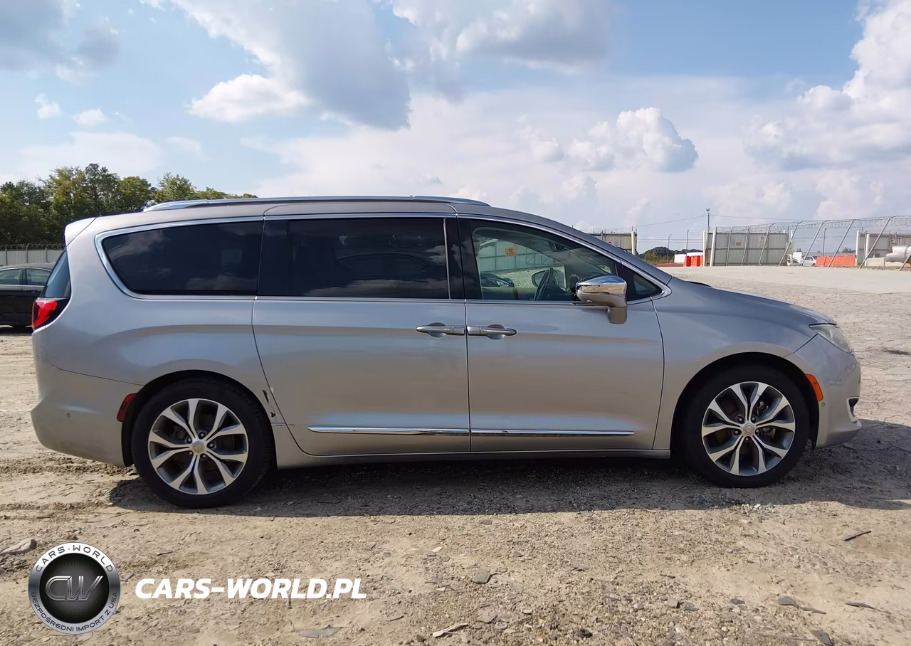 2018 Chrysler Pacifica Limited VIN:2C4RC1GG6JR226283 - 13