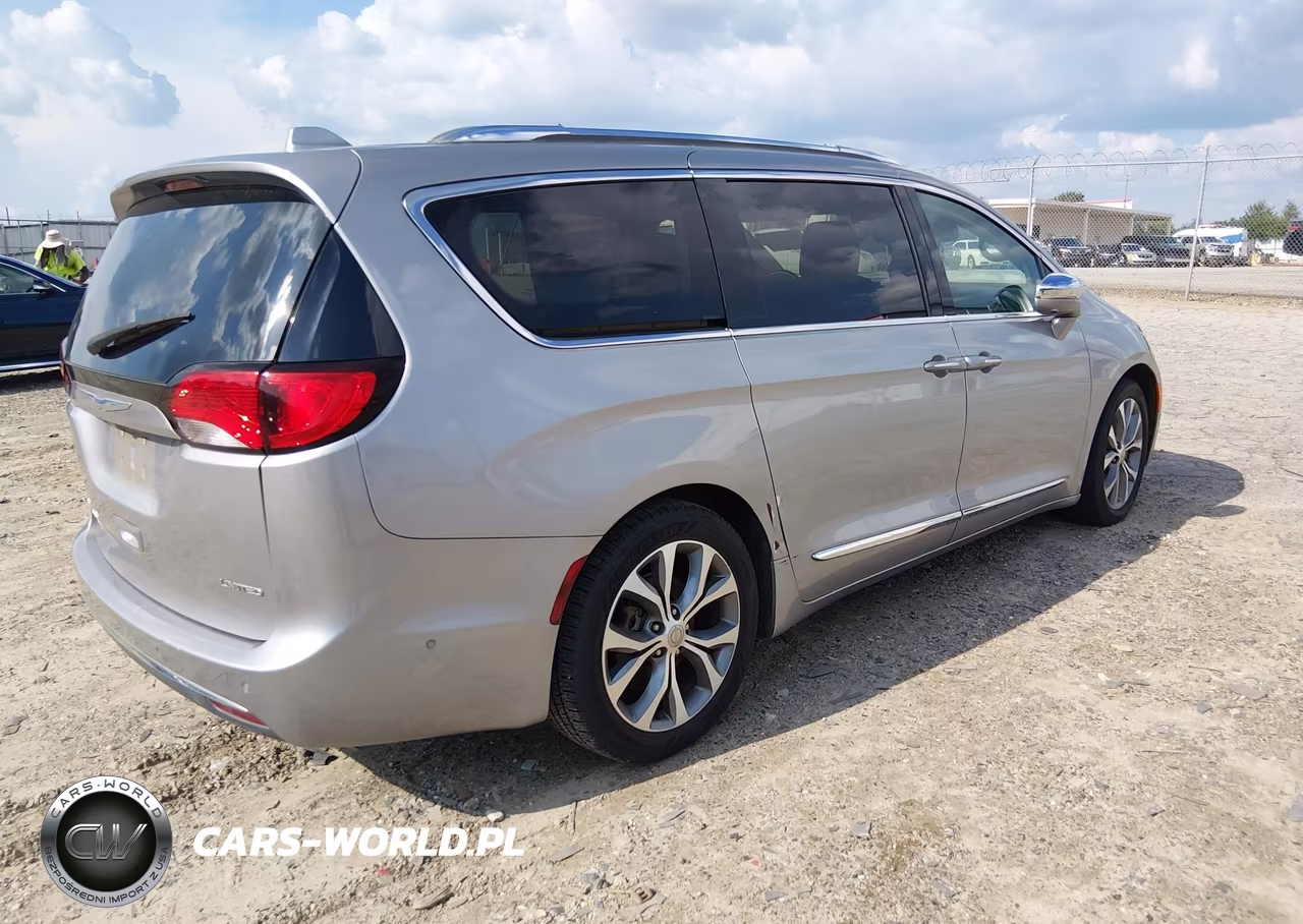 2018 Chrysler Pacifica Limited VIN:2C4RC1GG6JR226283 - 4