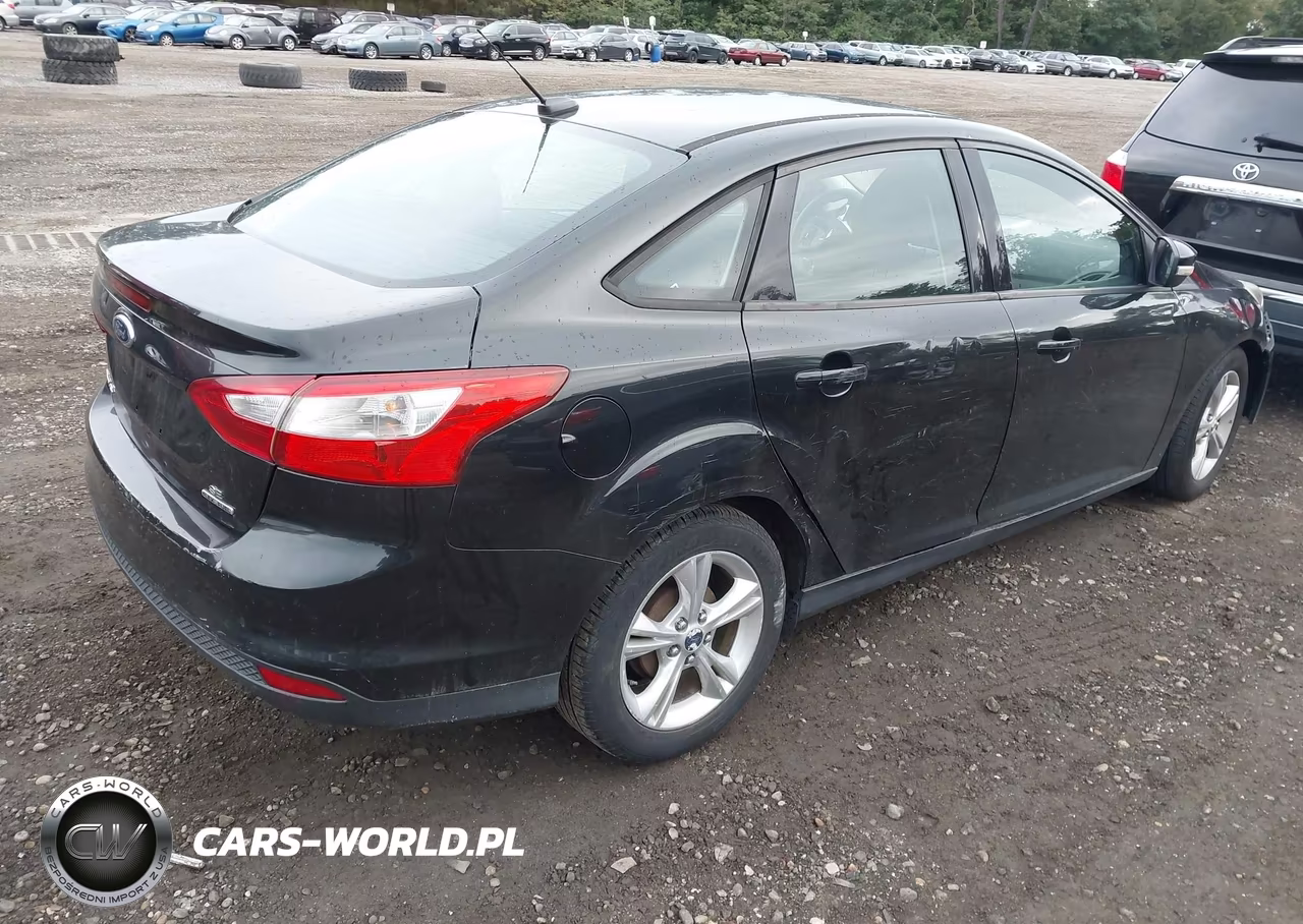 2014 Ford Focus Se VIN:1FADP3F2XEL301474 - 4
