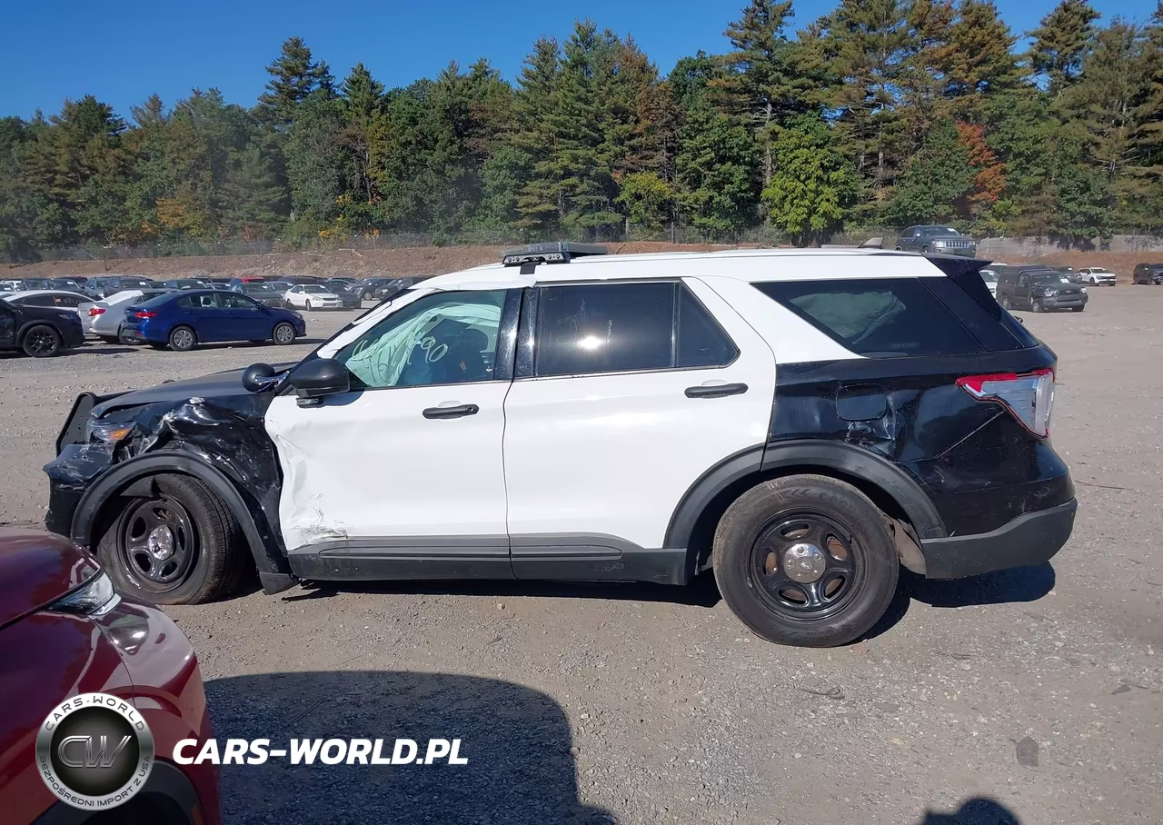 2022 Ford Police Interceptor Utility VIN:1FM5K8AB9NGA02127 - 13