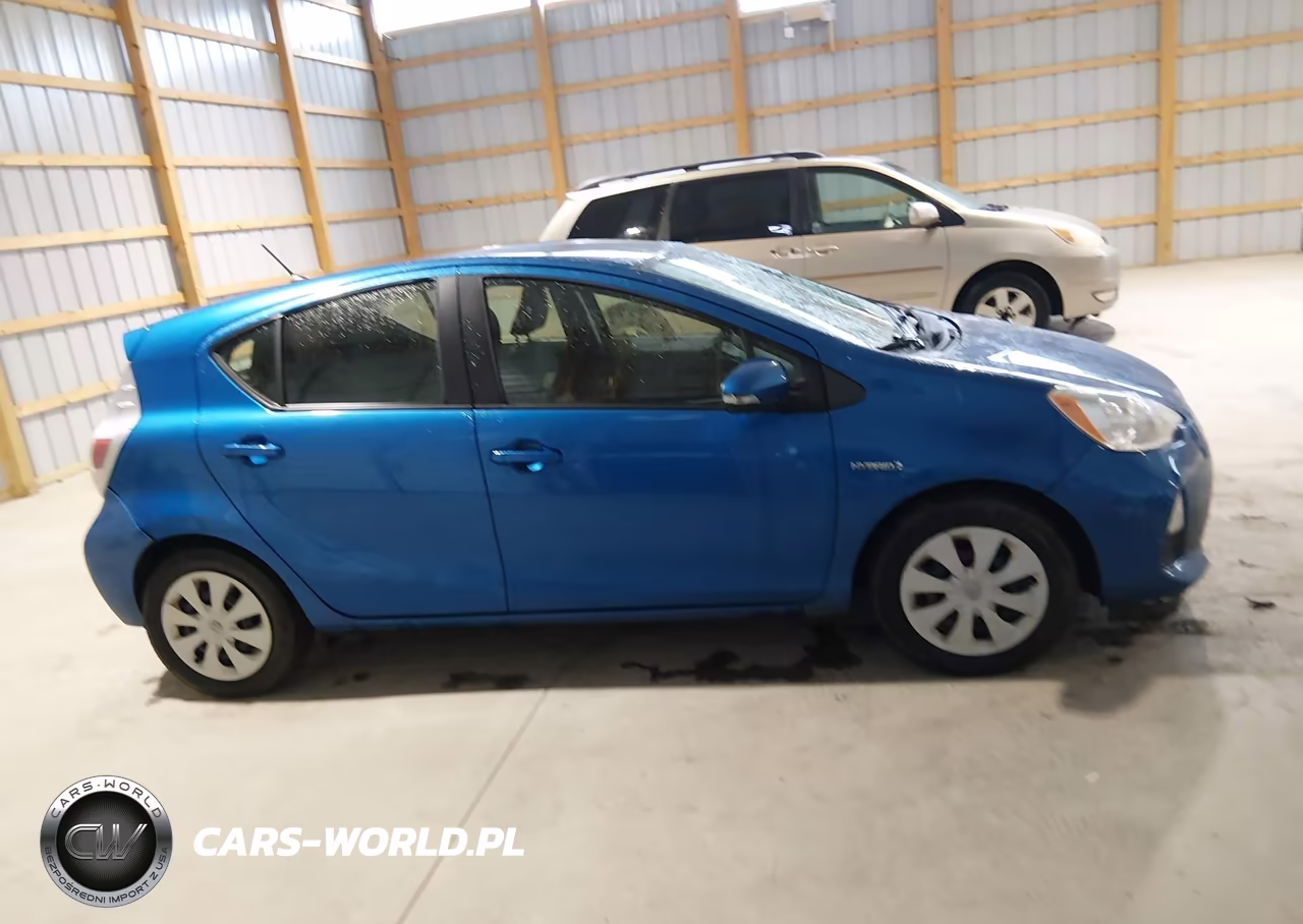 2013 Toyota Prius C Two VIN:JTDKDTB32D1557563 - 13