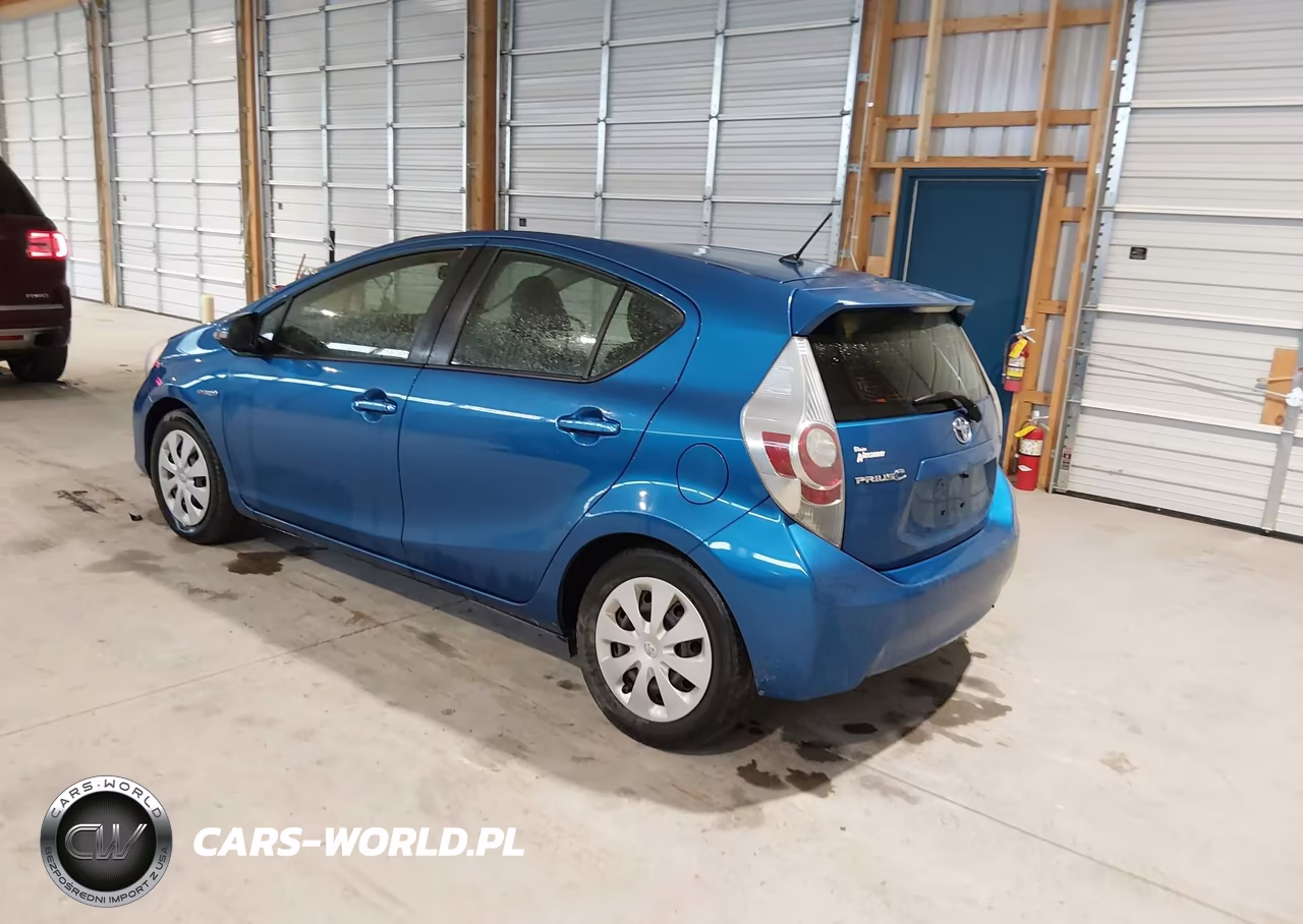 2013 Toyota Prius C Two VIN:JTDKDTB32D1557563 - 3