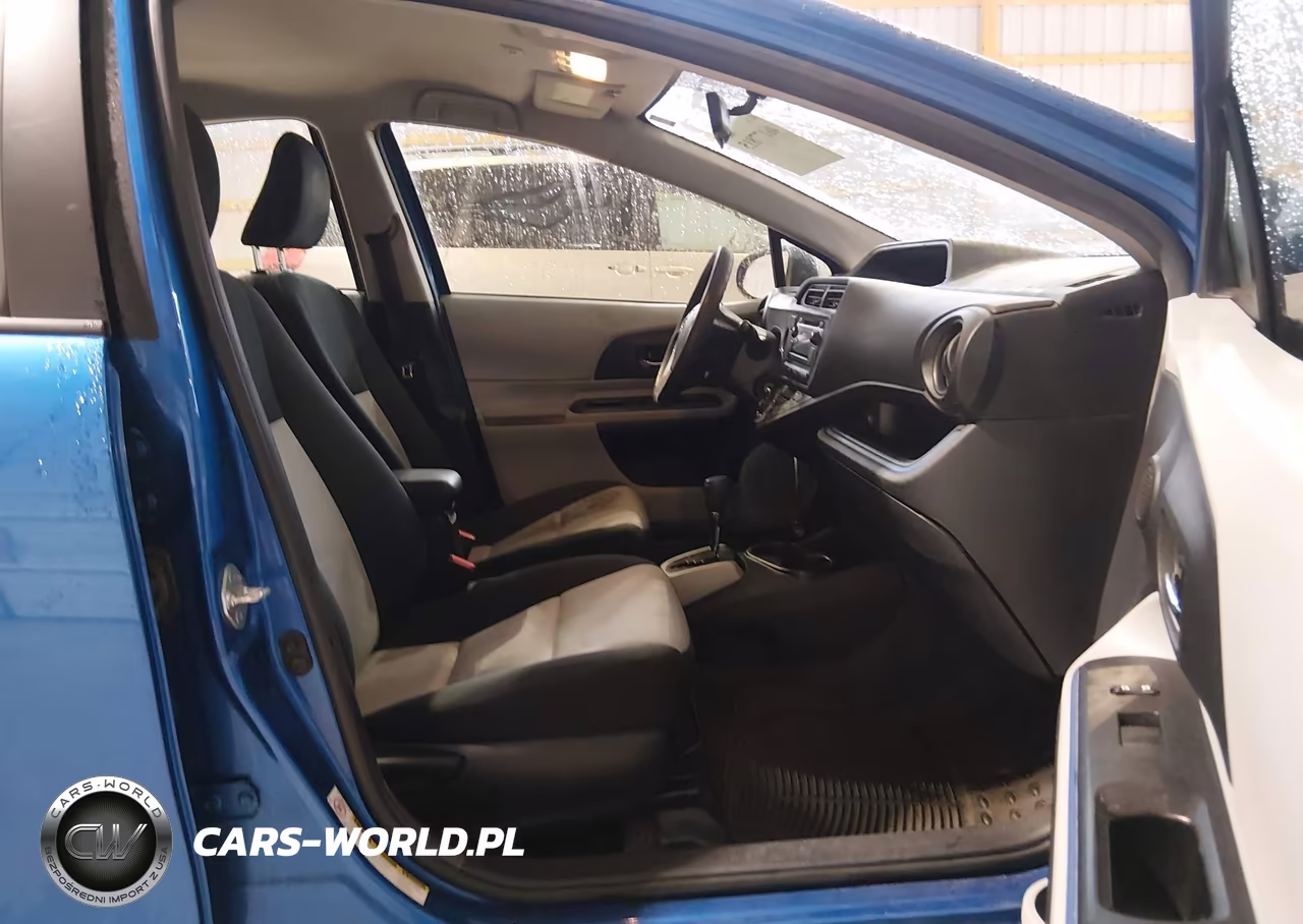 2013 Toyota Prius C Two VIN:JTDKDTB32D1557563 - 5