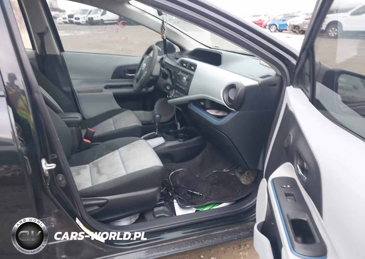 2012 Toyota Prius C Two VIN:JTDKDTB38C1520645 - 5