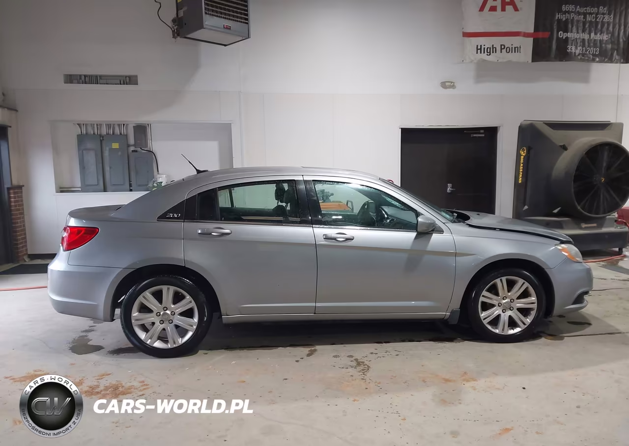 2013 Chrysler 200 Touring VIN:1C3CCBBB8DN683450 - 13