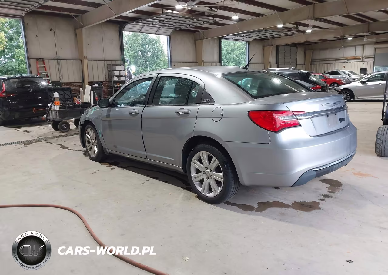 2013 Chrysler 200 Touring VIN:1C3CCBBB8DN683450 - 3