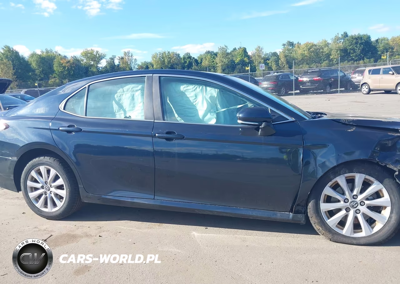 2018 Toyota Camry Le VIN:4T1B11HK5JU586282 - 13