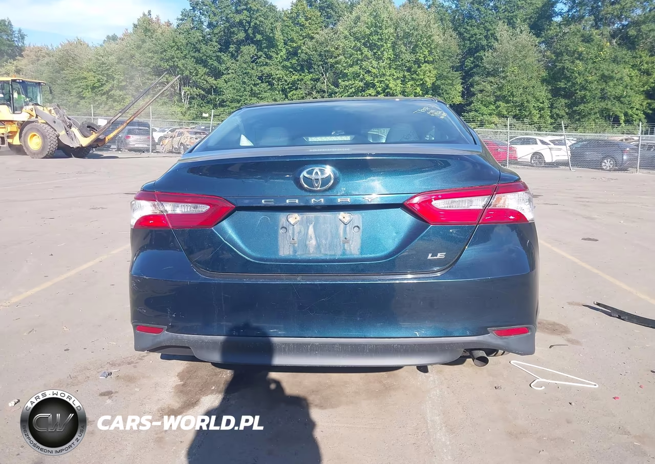 2018 Toyota Camry Le VIN:4T1B11HK5JU586282 - 16