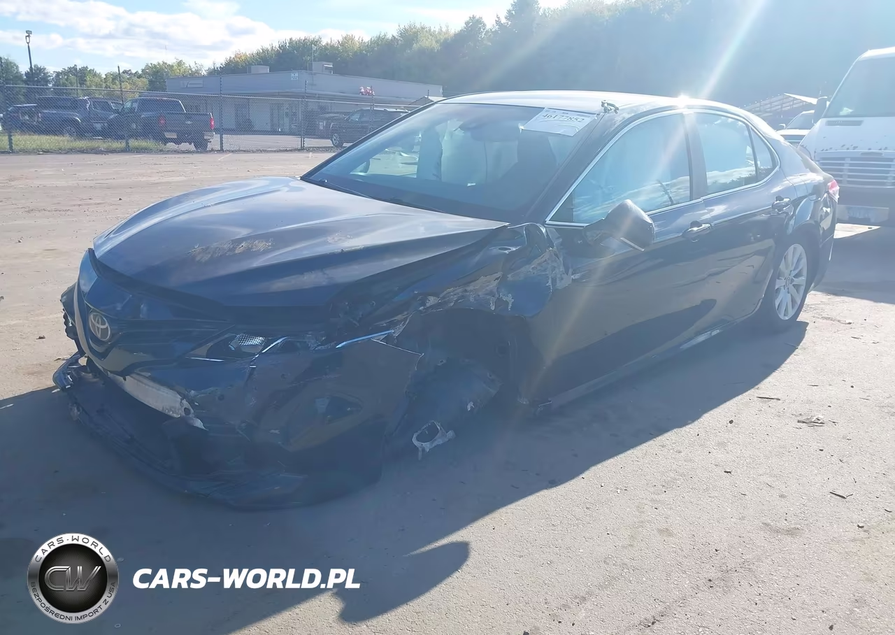 2018 Toyota Camry Le VIN:4T1B11HK5JU586282 - 2