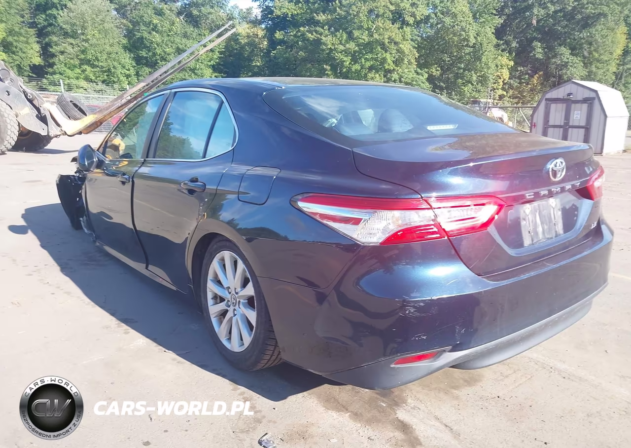 2018 Toyota Camry Le VIN:4T1B11HK5JU586282 - 3