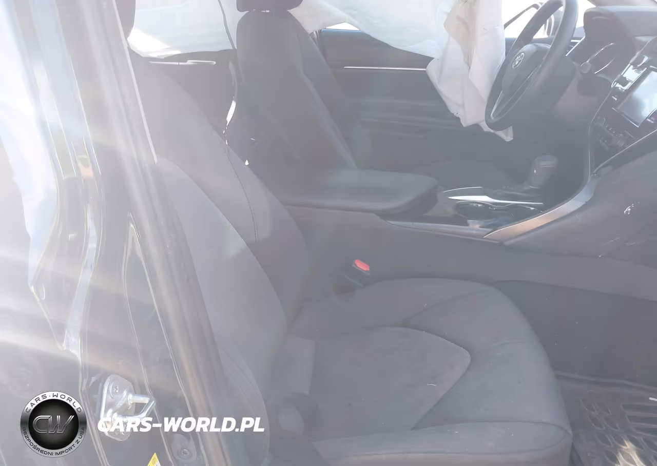 2018 Toyota Camry Le VIN:4T1B11HK5JU586282 - 5