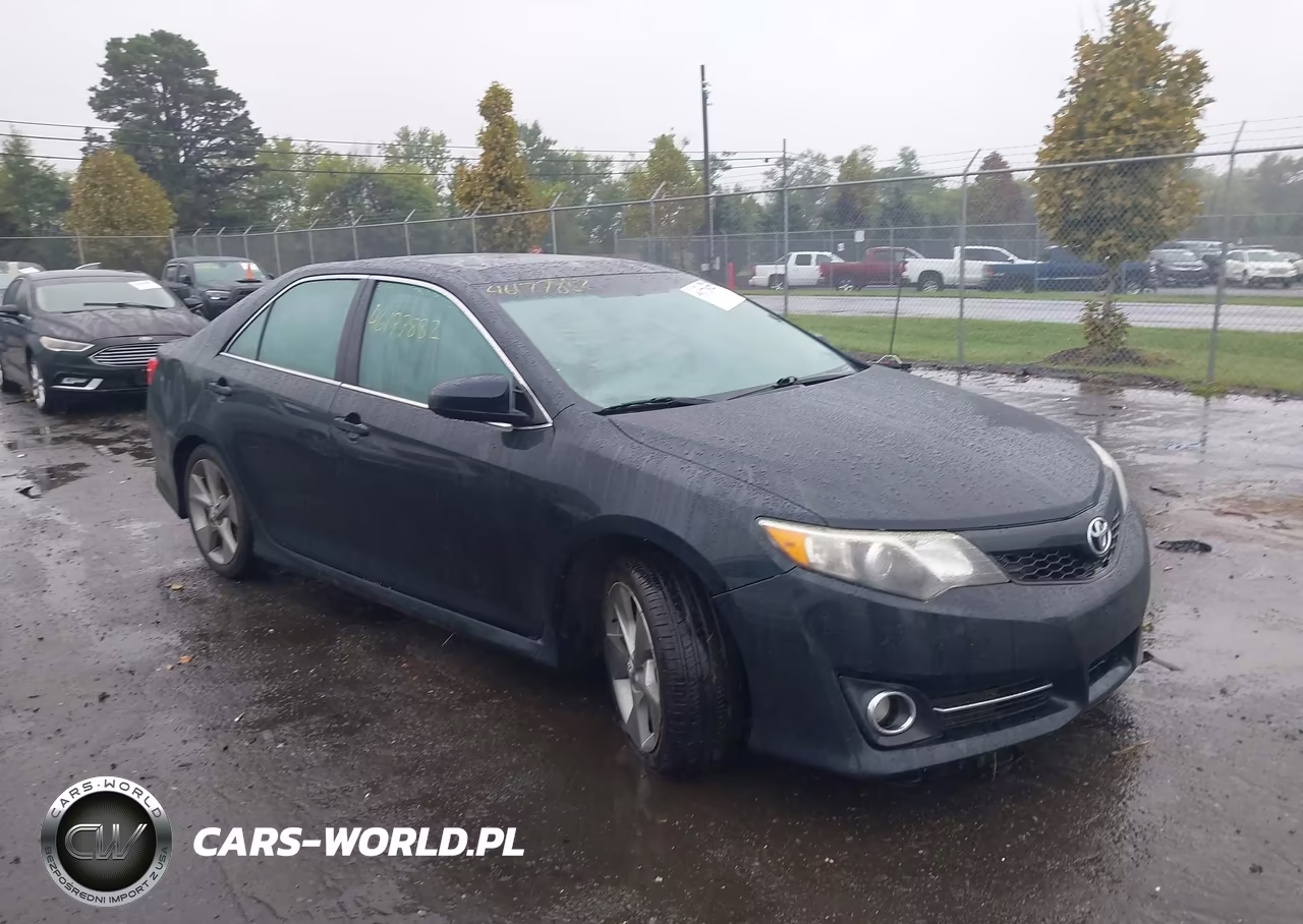 2014 Toyota Camry Se Sport – zdjęcie 1 z 16