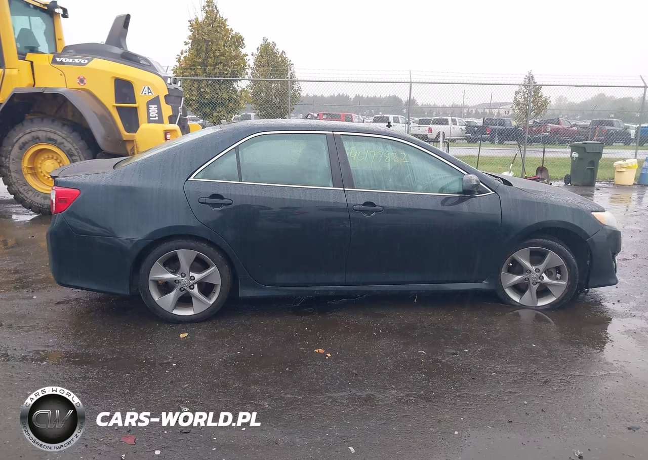2014 Toyota Camry Se Sport VIN:4T1BF1FK5EU318889 - 13