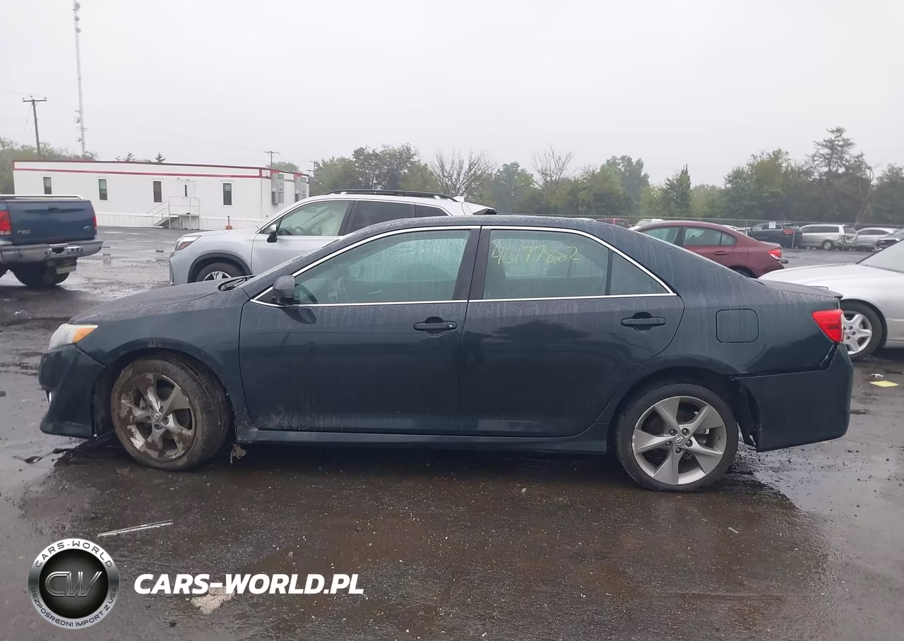 2014 Toyota Camry Se Sport VIN:4T1BF1FK5EU318889 - 14