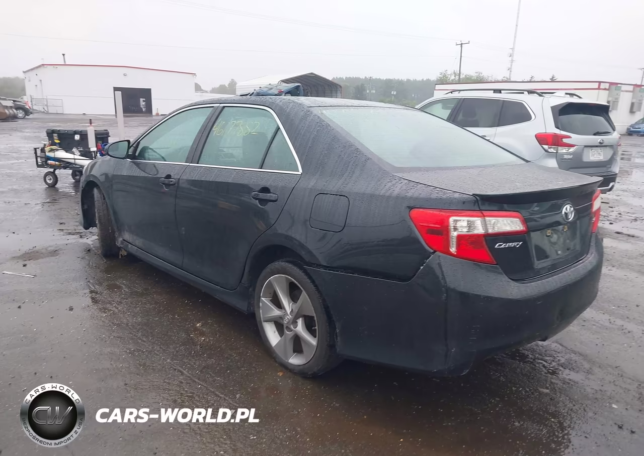2014 Toyota Camry Se Sport VIN:4T1BF1FK5EU318889 - 3