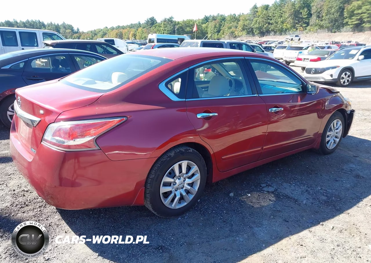 2014 Nissan Altima 2.5 S VIN:1N4AL3AP5EN348787 - 4
