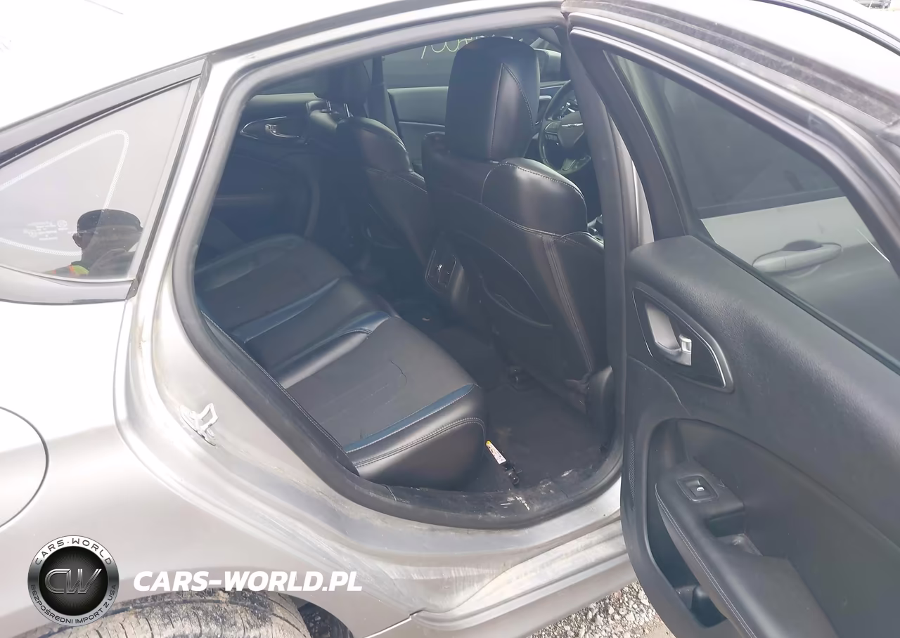 2015 Chrysler 200 S VIN:1C3CCCBB7FN597197 - 8
