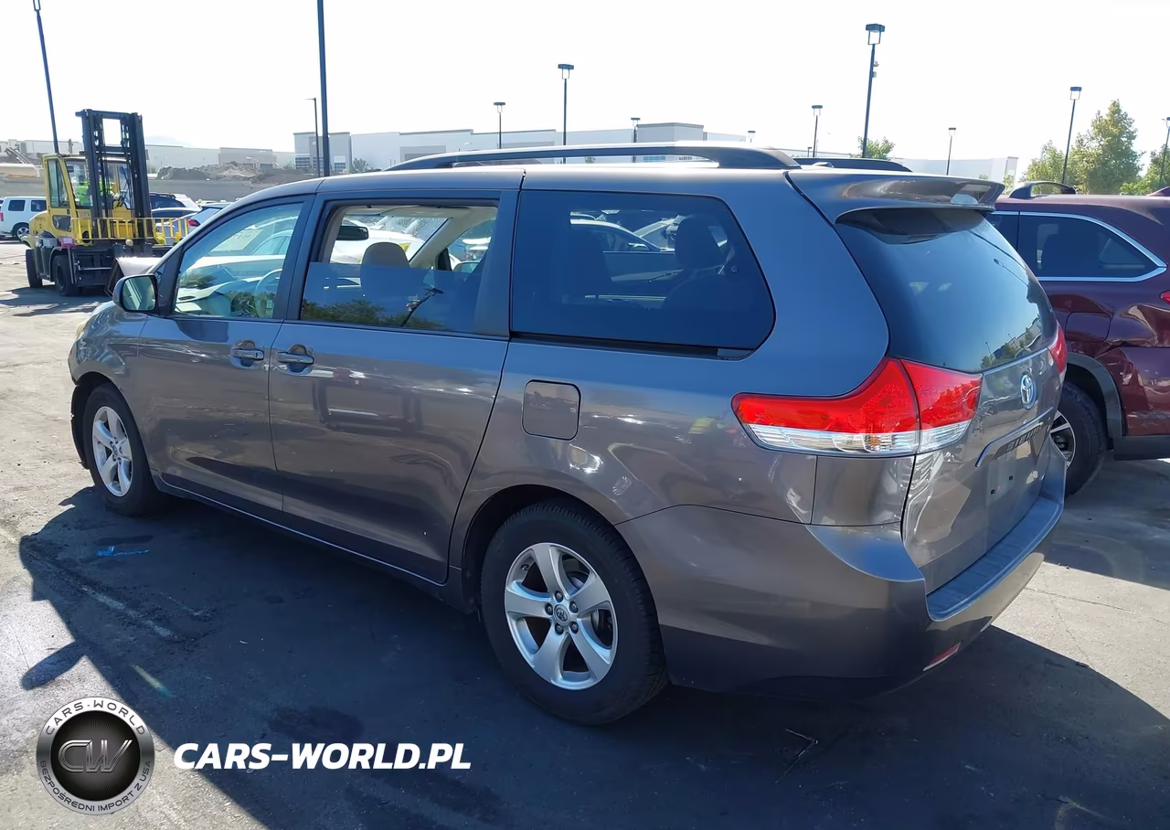 2014 Toyota Sienna Le V6 8 Passenger VIN:5TDKK3DC8ES471097 - 3