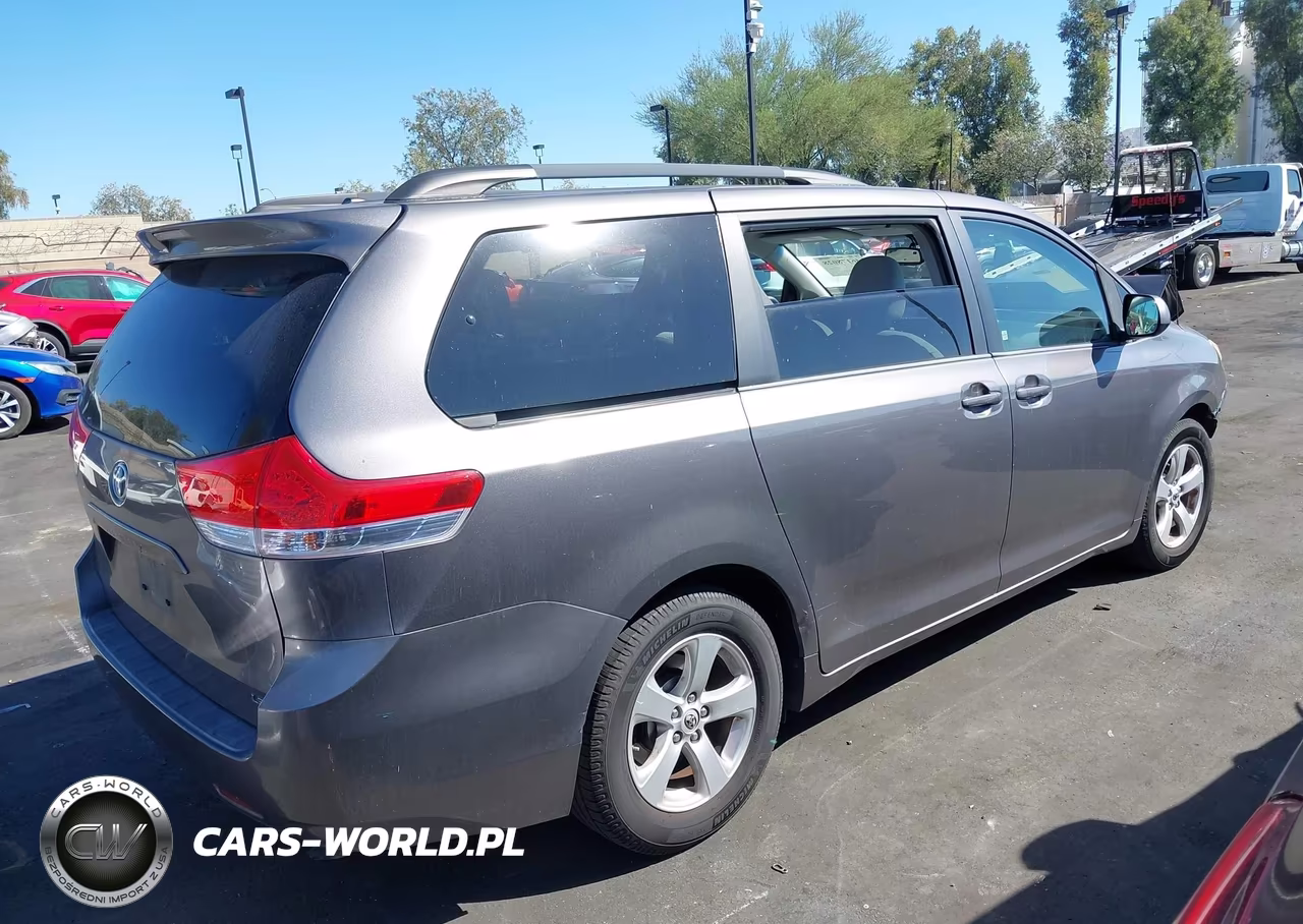 2014 Toyota Sienna Le V6 8 Passenger VIN:5TDKK3DC8ES471097 - 4