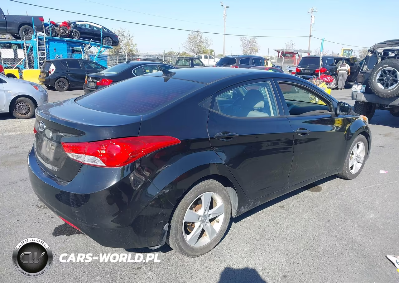 2013 Hyundai Elantra Gls VIN:5NPDH4AE5DH280051 - 4