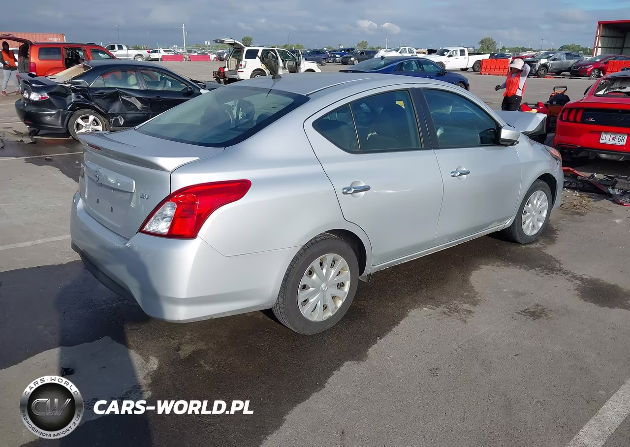 2018 Nissan Versa 1.6 Sv VIN:3N1CN7AP7JL812082 - 4