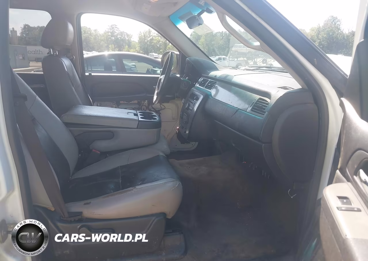 2010 Chevrolet Tahoe Ls VIN:1GNMCAE36AR134078 - 5