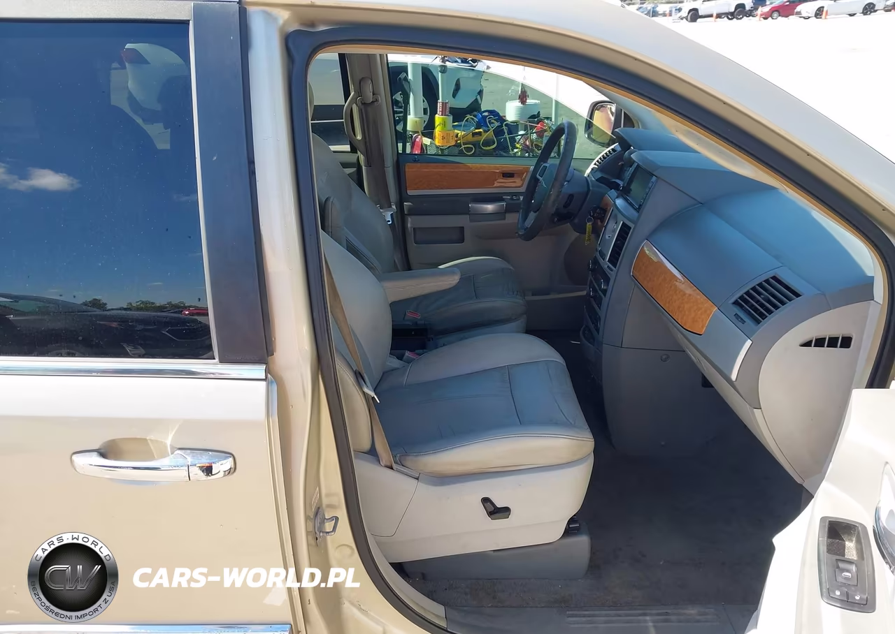 2010 Chrysler Town & Country Limited VIN:2A4RR6DX5AR206844 - 5