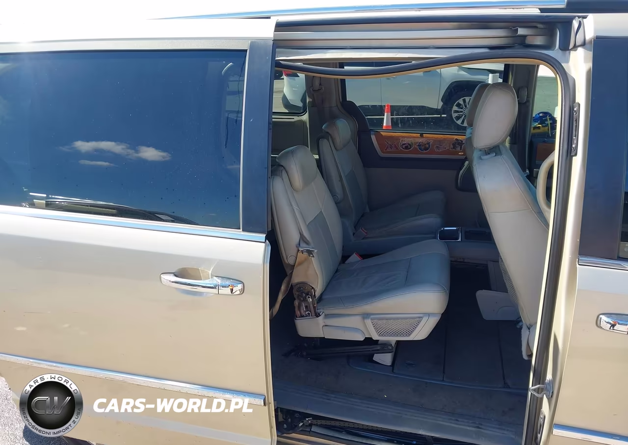 2010 Chrysler Town & Country Limited VIN:2A4RR6DX5AR206844 - 8