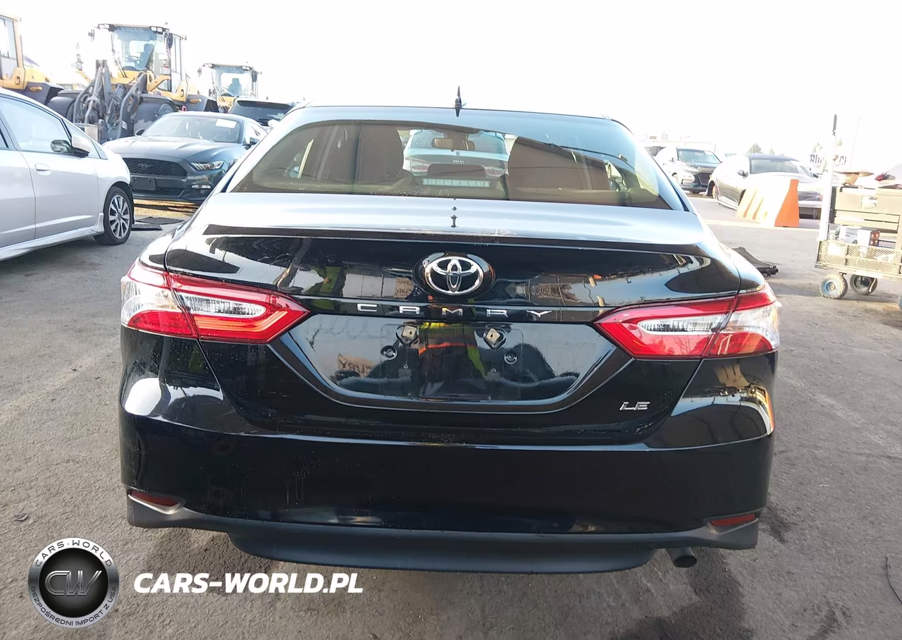 2019 Toyota Camry Le VIN:4T1B11HKXKU284004 - 17