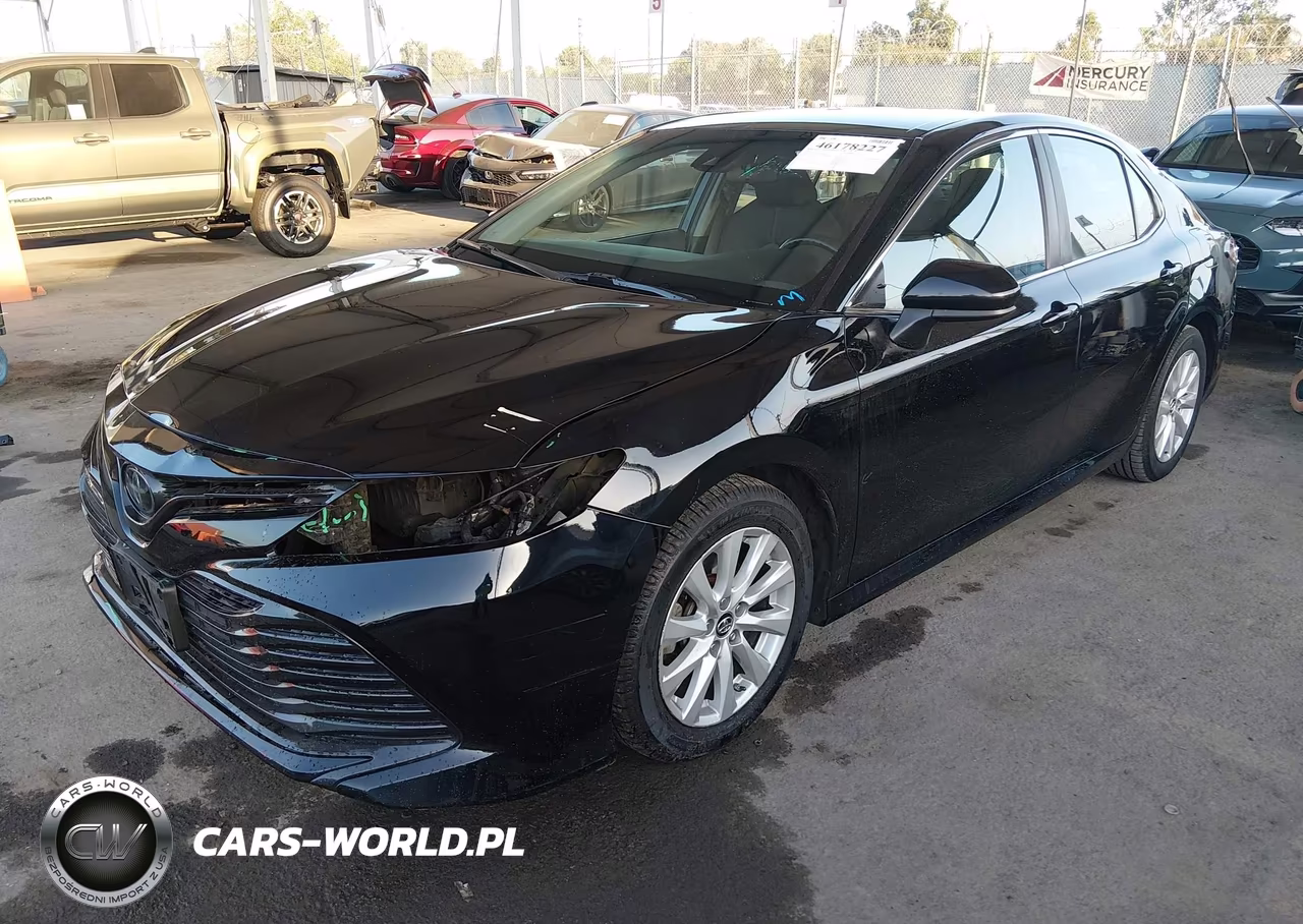 2019 Toyota Camry Le VIN:4T1B11HKXKU284004 - 2