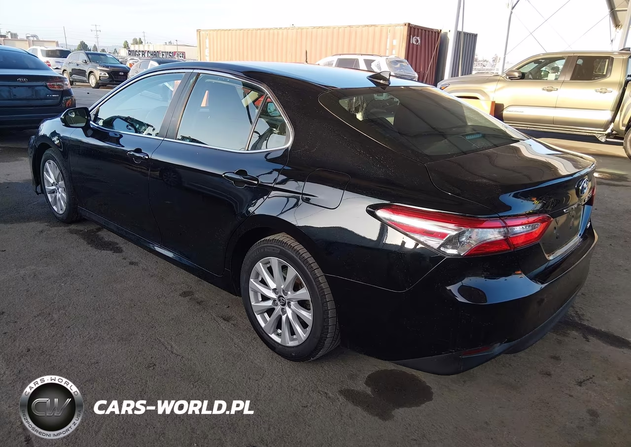 2019 Toyota Camry Le VIN:4T1B11HKXKU284004 - 3