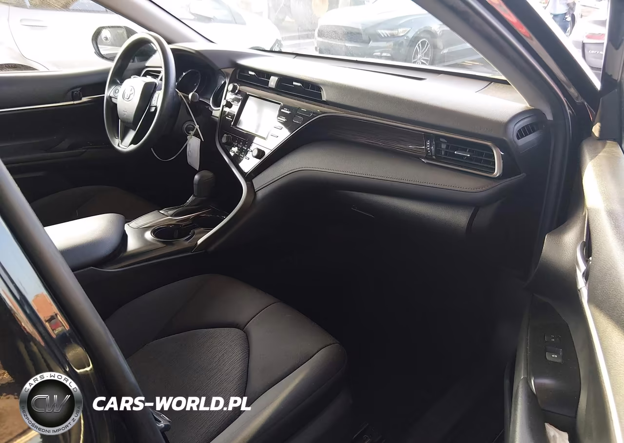 2019 Toyota Camry Le VIN:4T1B11HKXKU284004 - 5