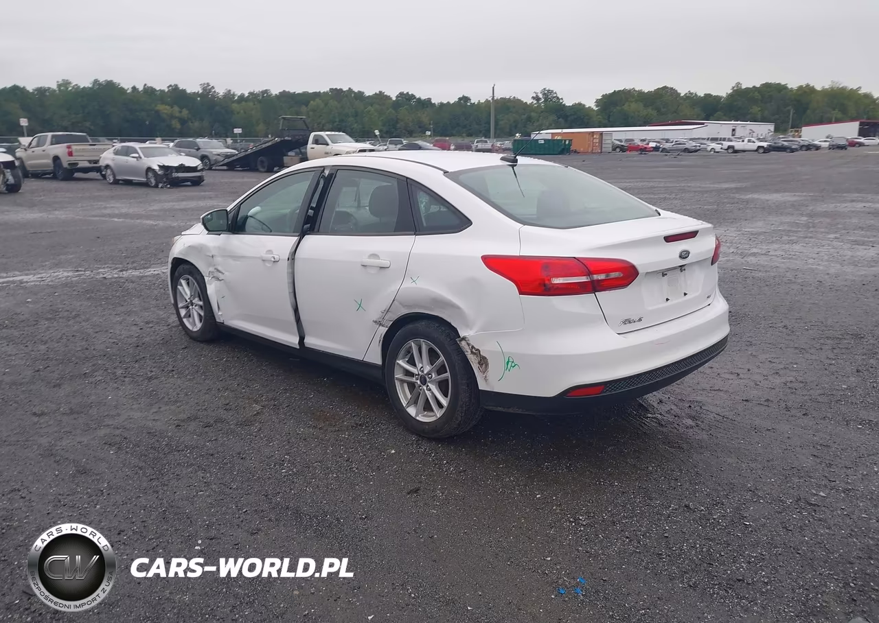 2017 Ford Focus Se VIN:1FADP3F26HL278165 - 3